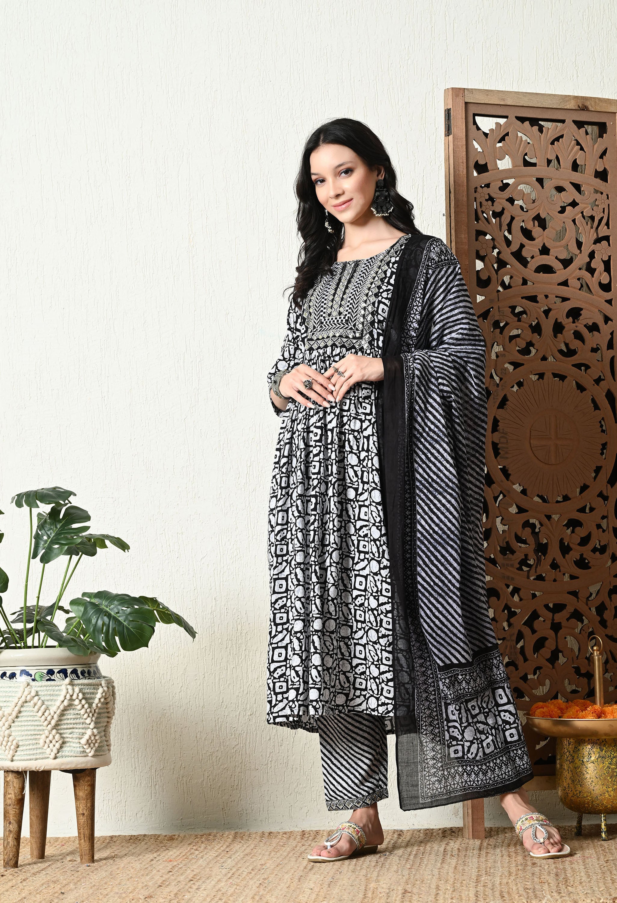 Women Black Nyra Cut kurta pant with dupatta